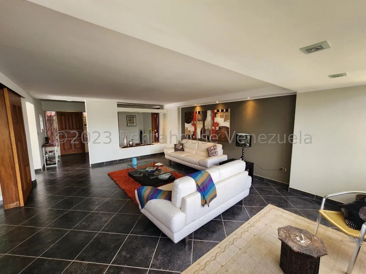 Estupenda Casa En Venta Carrizal Con Extenso Terreno. Amplia Terraza Con Linda Vista