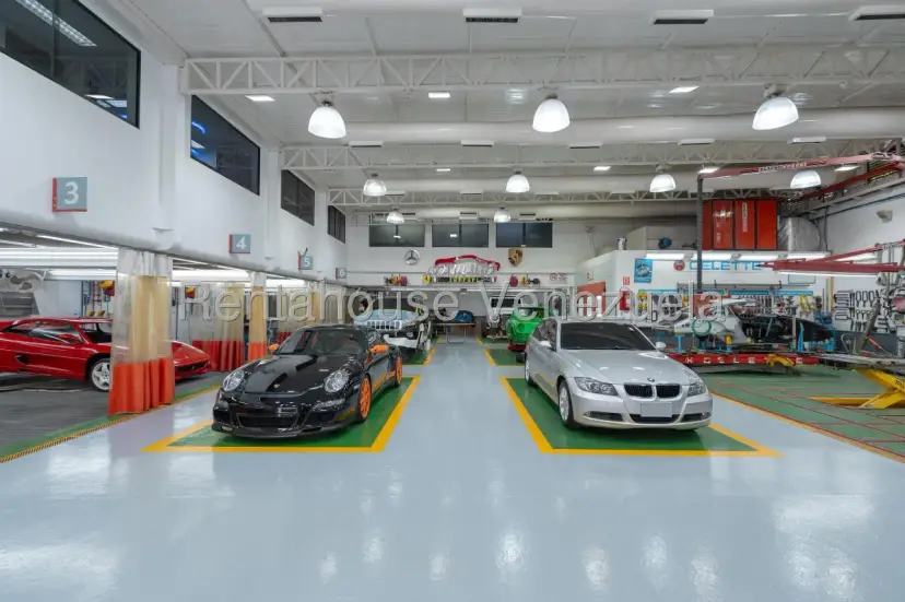 Local Comercial En Venta Los Chaguaramos. Local Y Fondo De Comercio En Conjunto