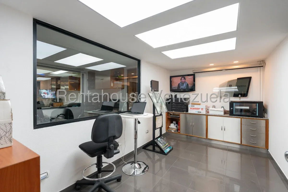 Local Comercial En Venta Los Chaguaramos. Local Y Fondo De Comercio En Conjunto - 19