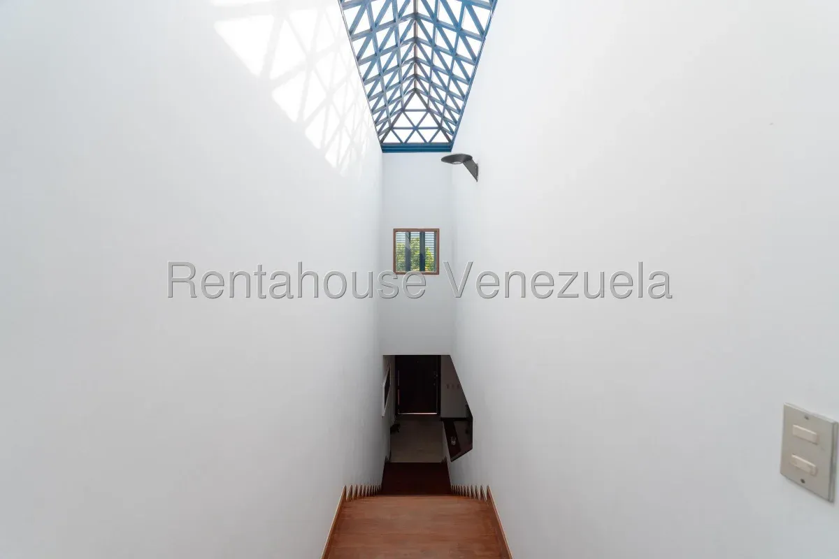 Espectacular Casa En Venta Alto Hatillo. Bellísimo Jardín Con Terrazas - 13