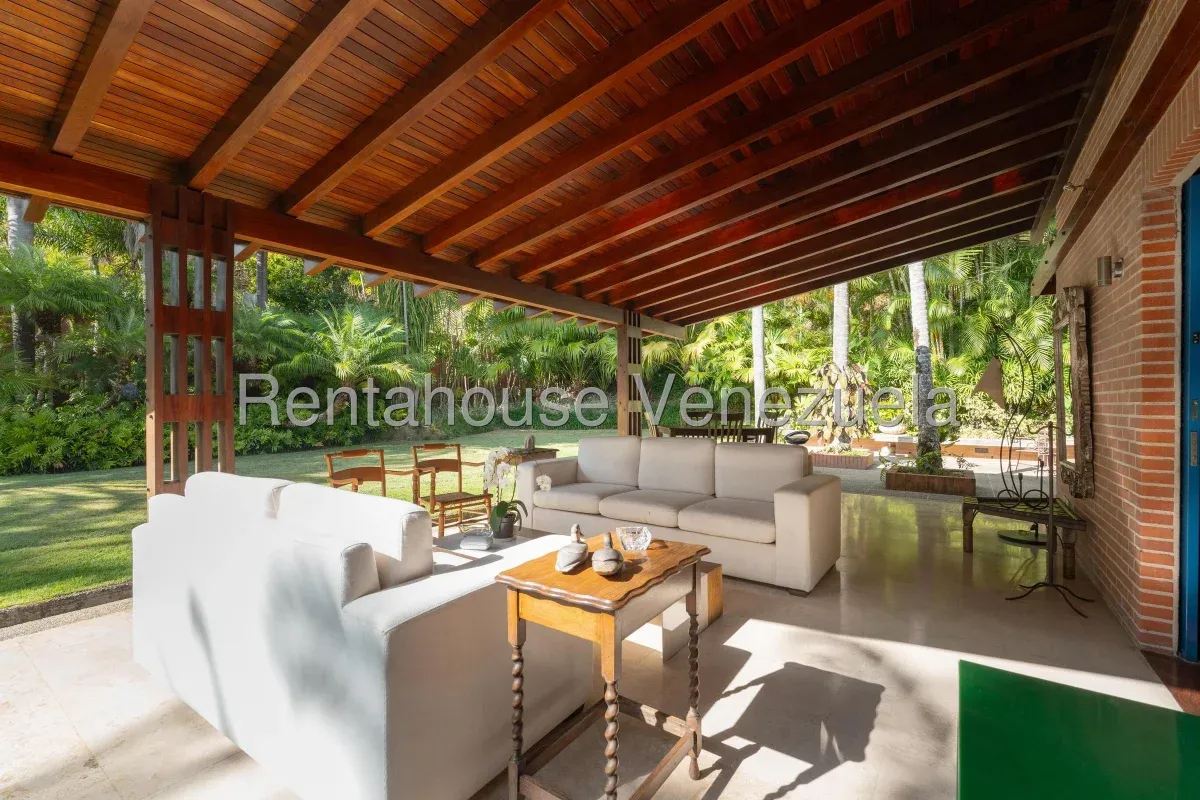 Espectacular Casa En Venta Alto Hatillo. Bellísimo Jardín Con Terrazas - 16