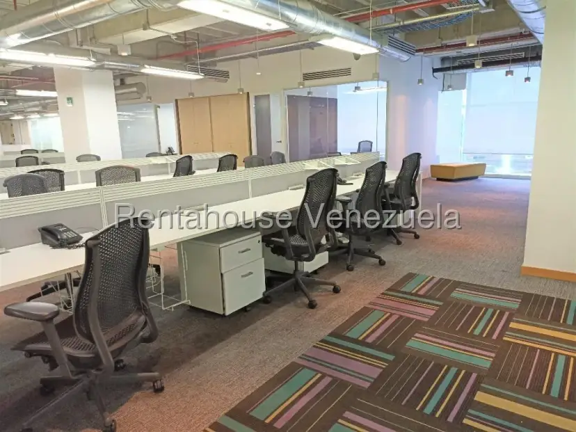 Estupenda oficina en alquiler en La Urbina