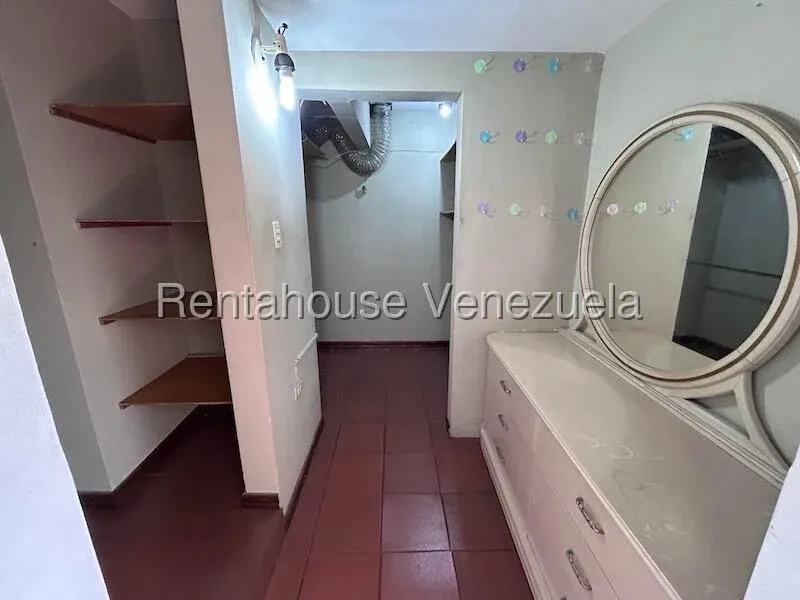 Amplio Apartamento En Venta Los Chorros. Penthouse A Remodelar, Vista Panorámica - 6