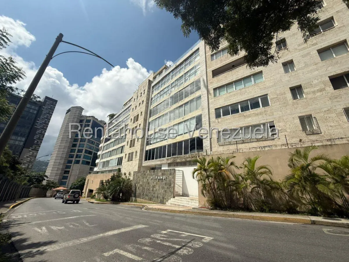 Estupendo apartamento en Las Mercedes. Pent-house amplio, vista al Ávila 