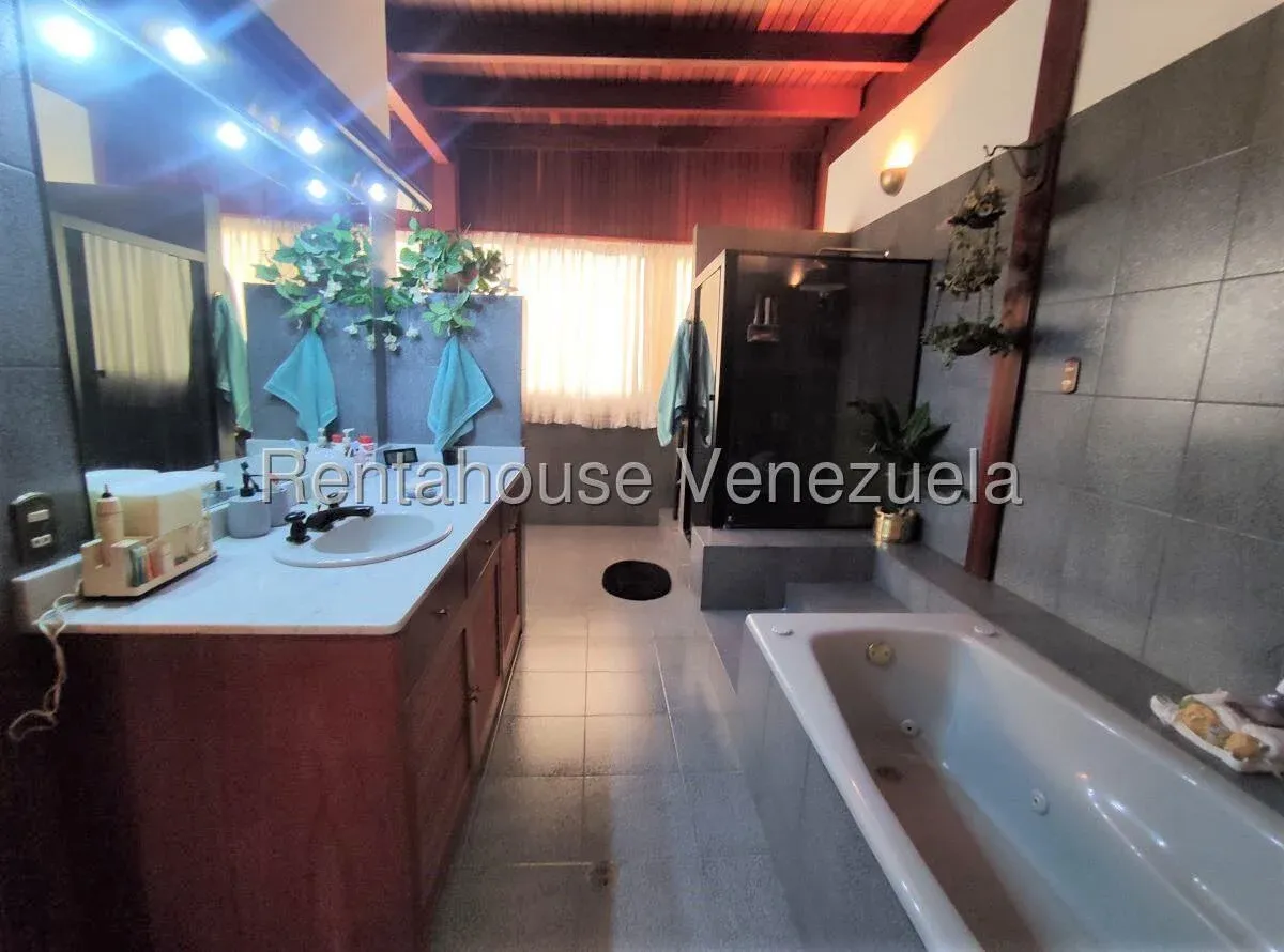 Espacioso Apartamento En Venta Las Esmeraldas . Terraza Con Parrillera. Hermosa Vista Panorámica - 13
