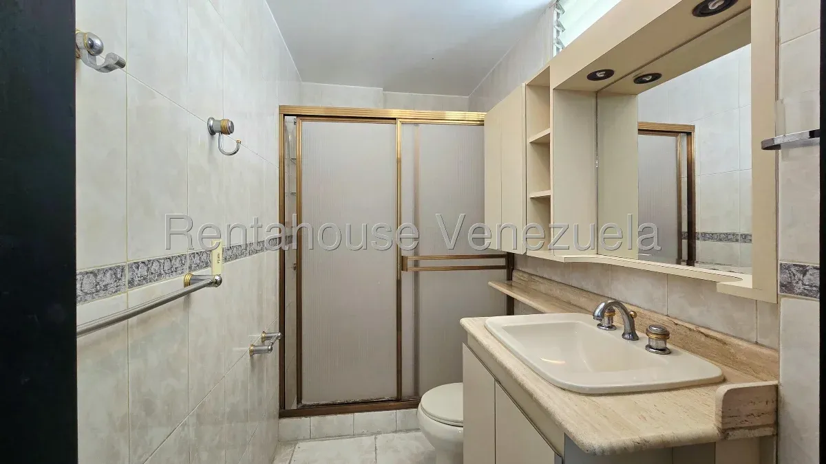 Amplio Y Conservado Apartamento Ph En Venta Cumbres De Curumo - 12