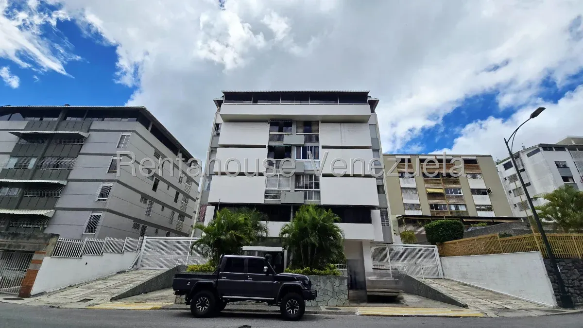 Amplio Y Conservado Apartamento Ph En Venta Cumbres De Curumo