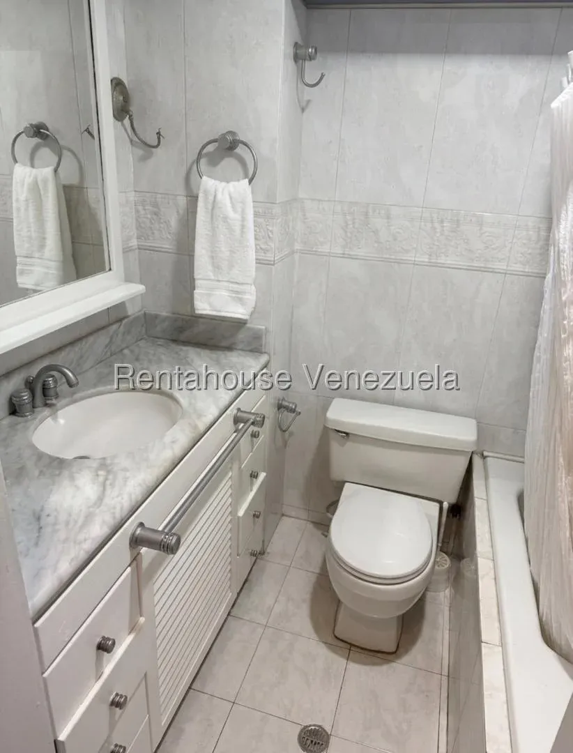 Espacioso Apartamento En Alquiler Los Dos Caminos. Amoblado. Piso Bajo - 5