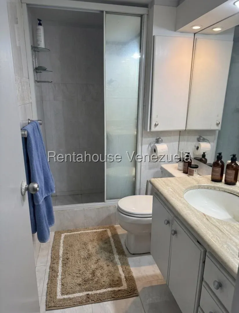 Espacioso Apartamento En Alquiler Los Dos Caminos. Amoblado. Piso Bajo - 7