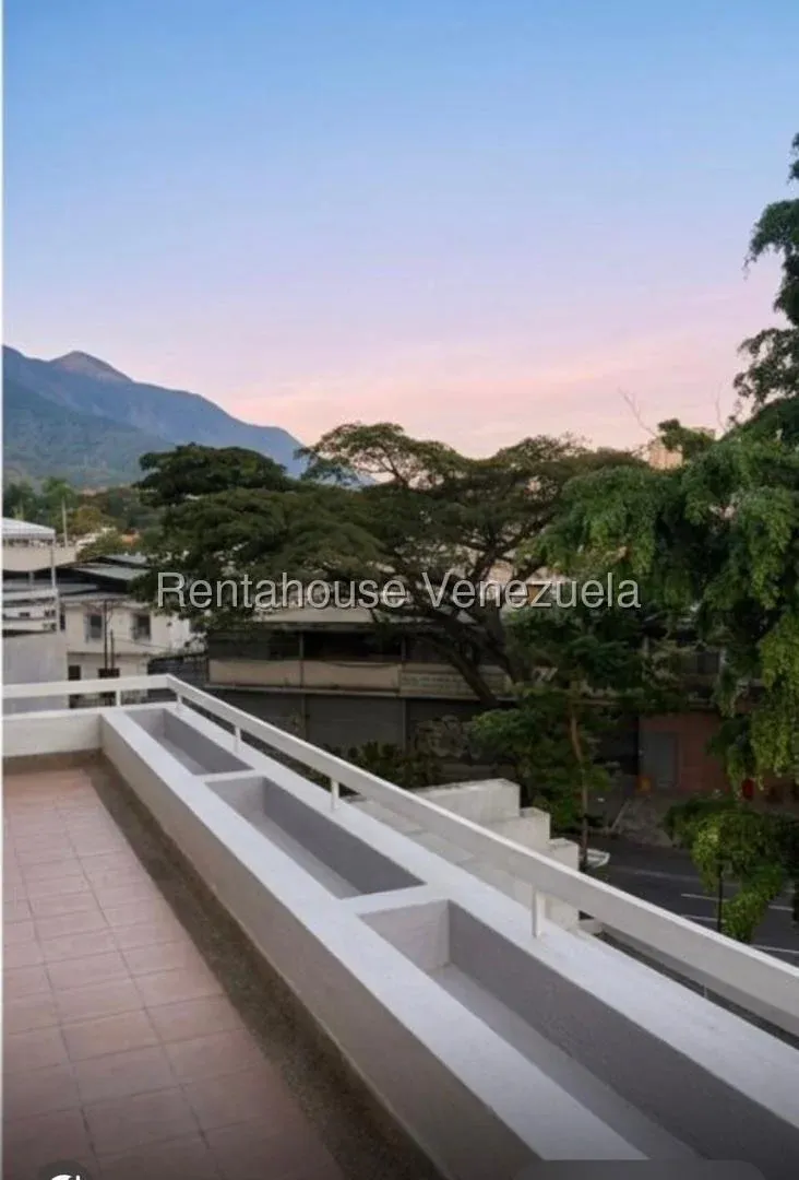 Espacioso Apartamento En Alquiler Los Dos Caminos. Amoblado. Piso Bajo - 8