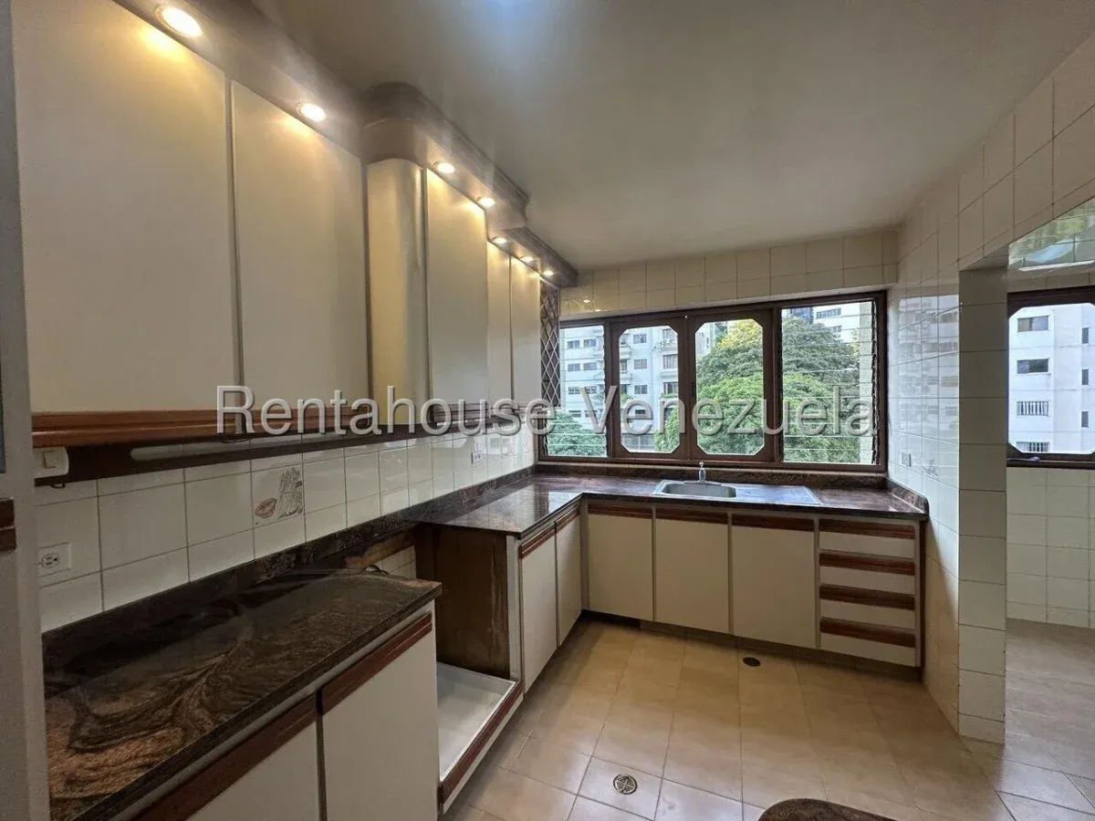 Confortable Apartamento En Venta Terrazas Del Ávila. Iluminación Y Ventilación Natural - 7