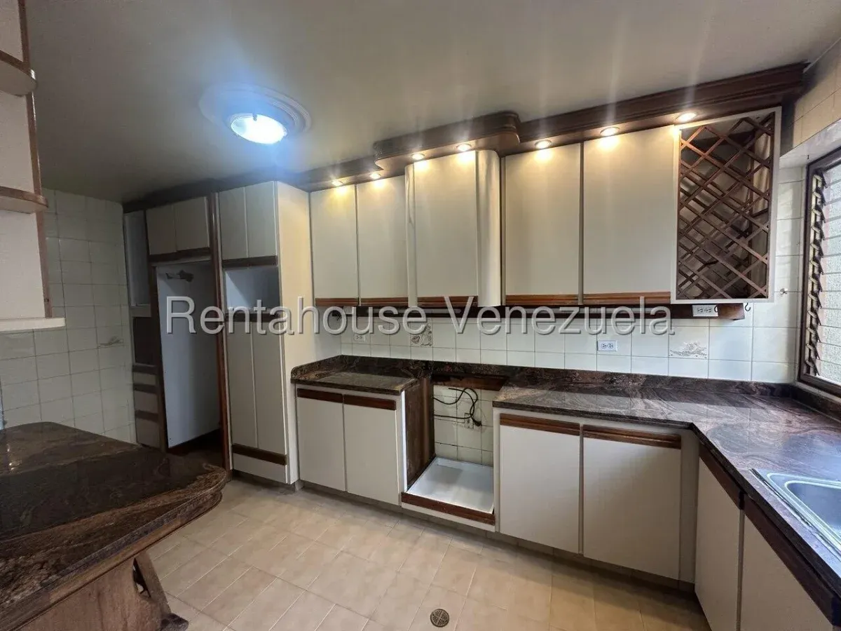 Confortable Apartamento En Venta Terrazas Del Ávila. Iluminación Y Ventilación Natural - 8