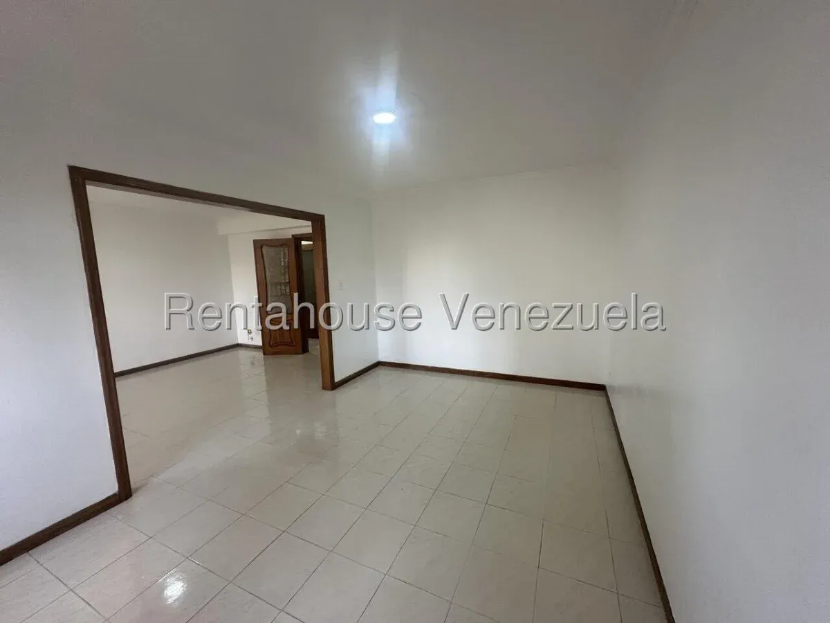 Confortable Apartamento En Venta Terrazas Del Ávila. Iluminación Y Ventilación Natural - 4
