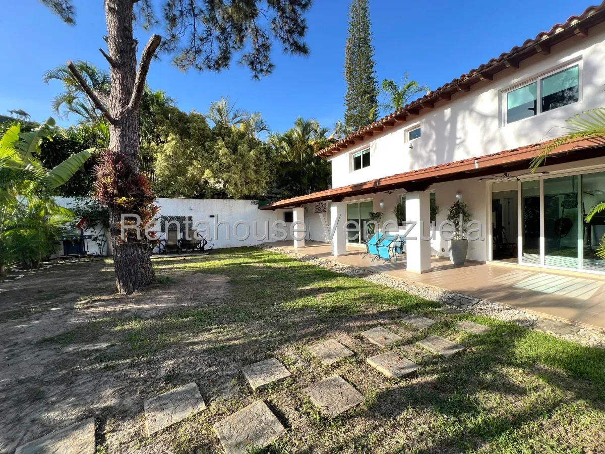 Preciosa Casa En Colinas Del Tamanaco. Impecable, Estupendo Jardín. Calle Cerrada Con Vigilancia - 7