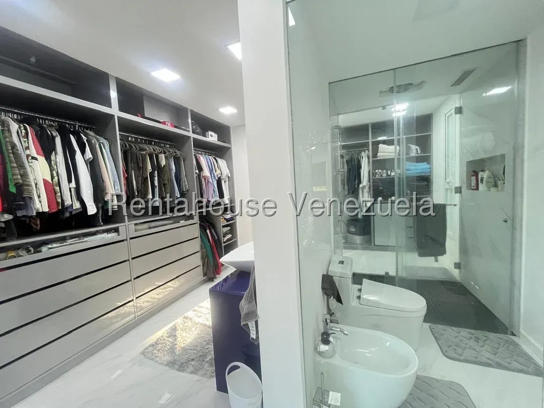 Preciosa Casa En Colinas Del Tamanaco. Impecable, Estupendo Jardín. Calle Cerrada Con Vigilancia - 8