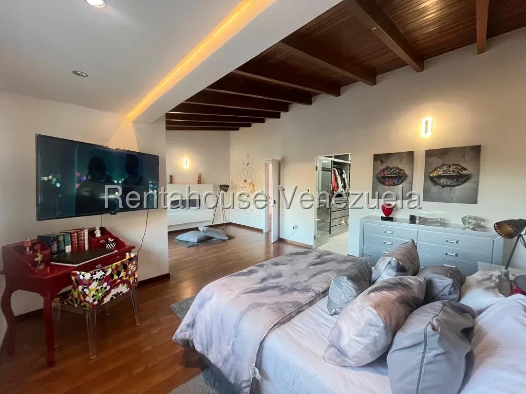 Preciosa Casa En Colinas Del Tamanaco. Impecable, Estupendo Jardín. Calle Cerrada Con Vigilancia - 12