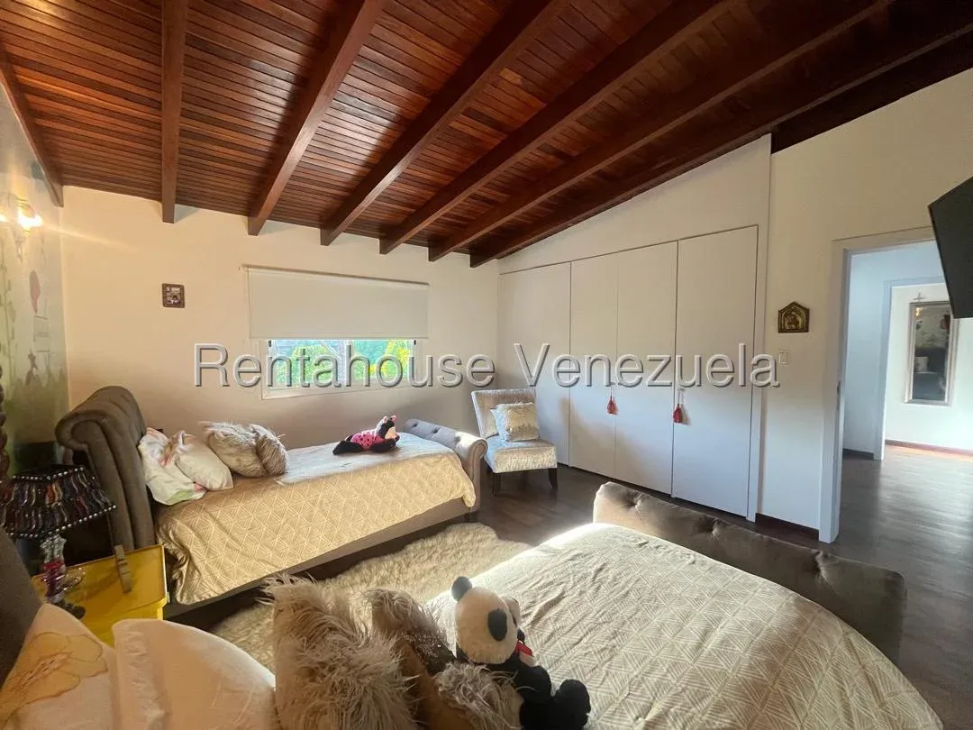Preciosa Casa En Colinas Del Tamanaco. Impecable, Estupendo Jardín. Calle Cerrada Con Vigilancia - 15