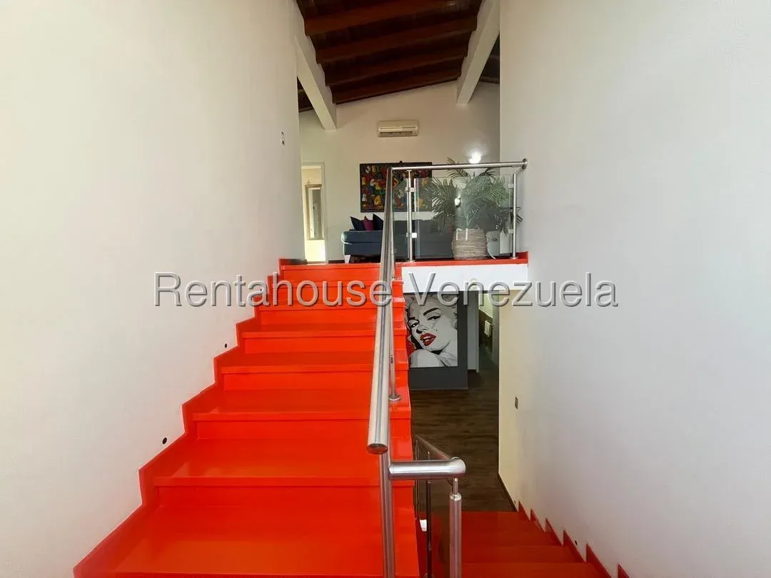 Preciosa Casa En Colinas Del Tamanaco. Impecable, Estupendo Jardín. Calle Cerrada Con Vigilancia - 18