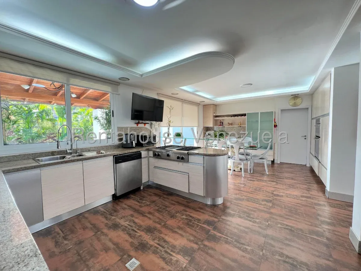 Preciosa Casa En Colinas Del Tamanaco. Impecable, Estupendo Jardín. Calle Cerrada Con Vigilancia - 20