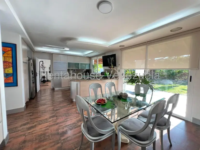 Preciosa Casa En Colinas Del Tamanaco. Impecable, Estupendo Jardín. Calle Cerrada Con Vigilancia