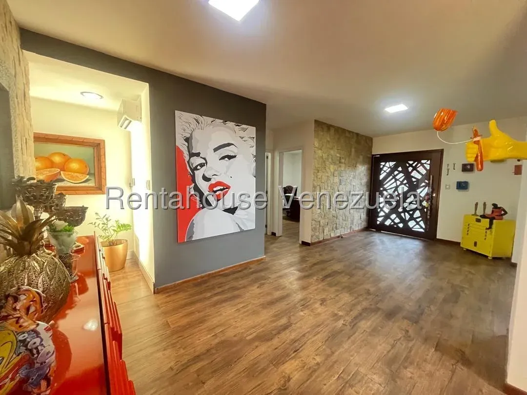 Preciosa Casa En Colinas Del Tamanaco. Impecable, Estupendo Jardín. Calle Cerrada Con Vigilancia - 4