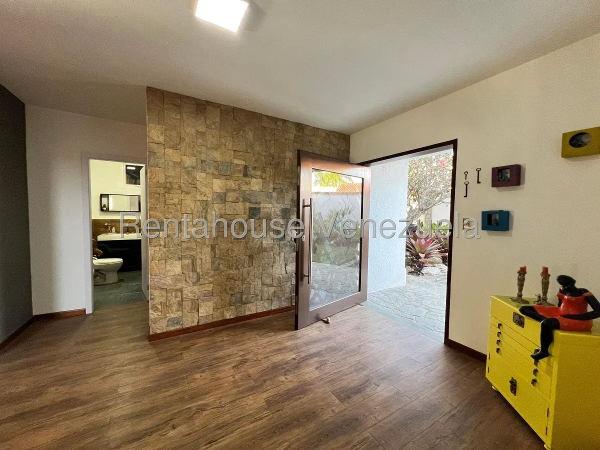 Preciosa Casa En Colinas Del Tamanaco. Impecable, Estupendo Jardín. Calle Cerrada Con Vigilancia - 27