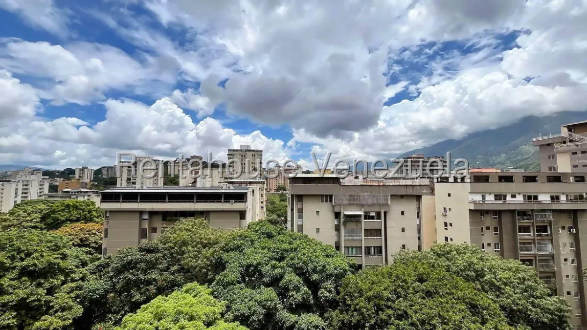 Apartamento En Venta La Urbina Caracas. Calle Cerrada Con Vigilancia. Vista Panorámica - 9