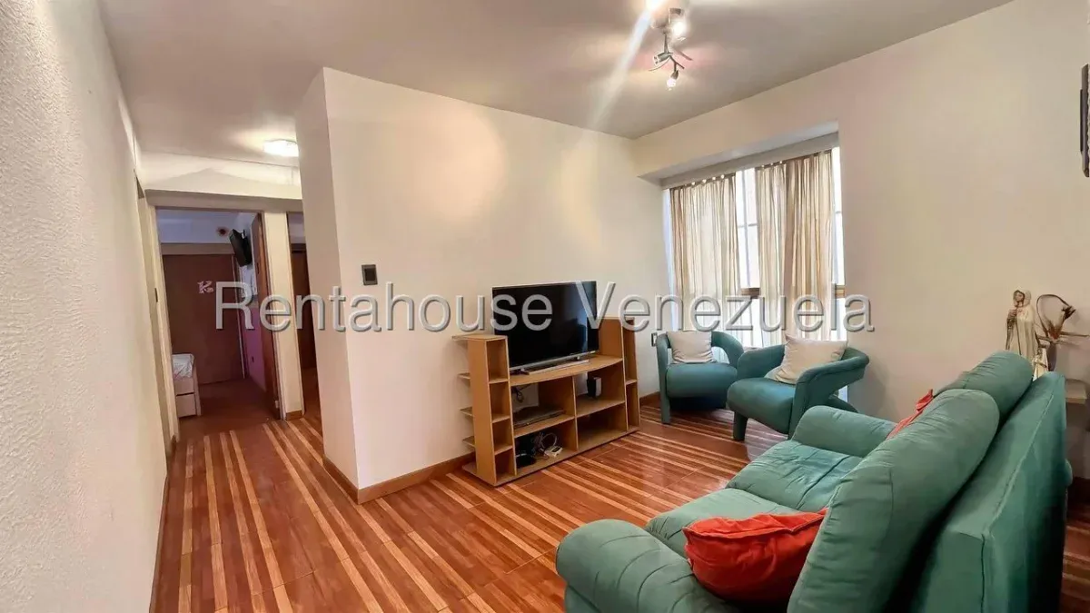 Apartamento En Venta La Urbina Caracas. Calle Cerrada Con Vigilancia. Vista Panorámica - 12