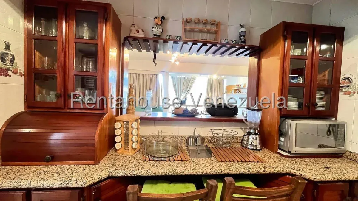 Apartamento En Venta La Urbina Caracas. Calle Cerrada Con Vigilancia. Vista Panorámica - 6