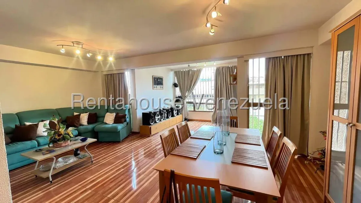 Apartamento En Venta La Urbina Caracas. Calle Cerrada Con Vigilancia. Vista Panorámica - 2