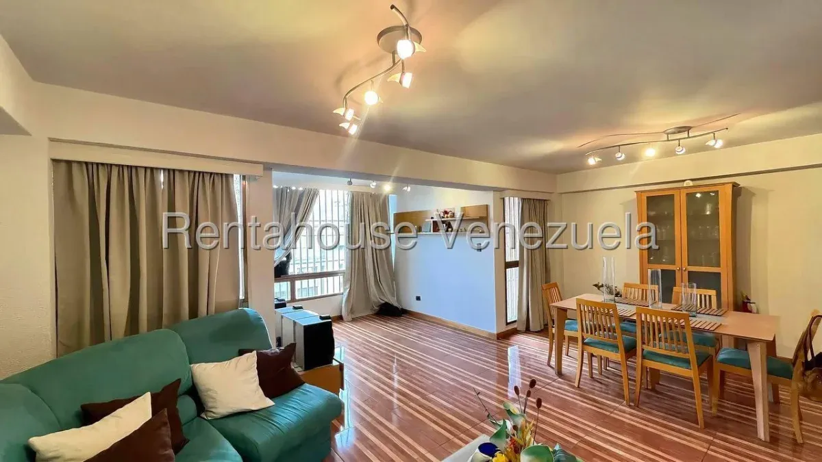 Apartamento En Venta La Urbina Caracas. Calle Cerrada Con Vigilancia. Vista Panorámica - 5