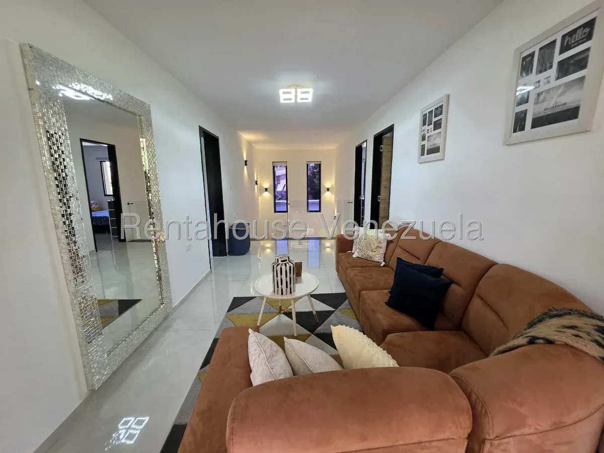 Bellísima Casa En Los Naranjos Del Cafetal, Hermoso Jardín Y Terraza - 16