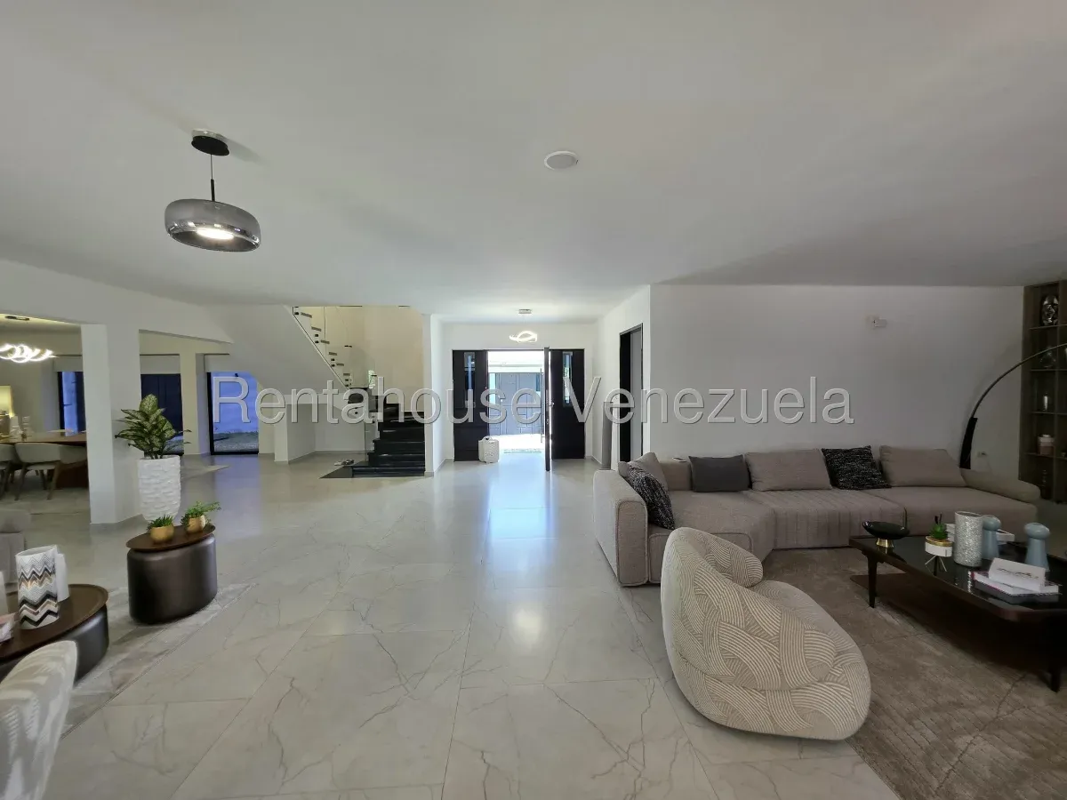 Bellísima Casa En Los Naranjos Del Cafetal, Hermoso Jardín Y Terraza - 4