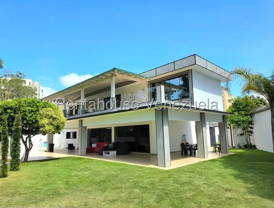 Bellísima Casa En Los Naranjos Del Cafetal, Hermoso Jardín Y Terraza