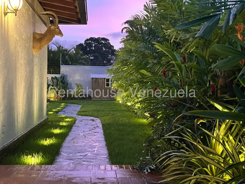 Preciosa casa en alquiler Los Chorros amoblada 