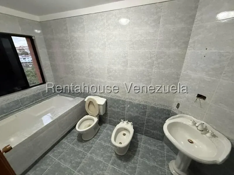 Espacioso Apartamento En Alquiler Urbanización Miranda, Balcón Con Linda Vista Panorámica - 15