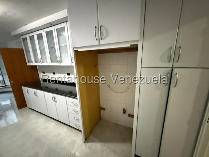 Espacioso Apartamento En Alquiler Urbanización Miranda, Balcón Con Linda Vista Panorámica - 8