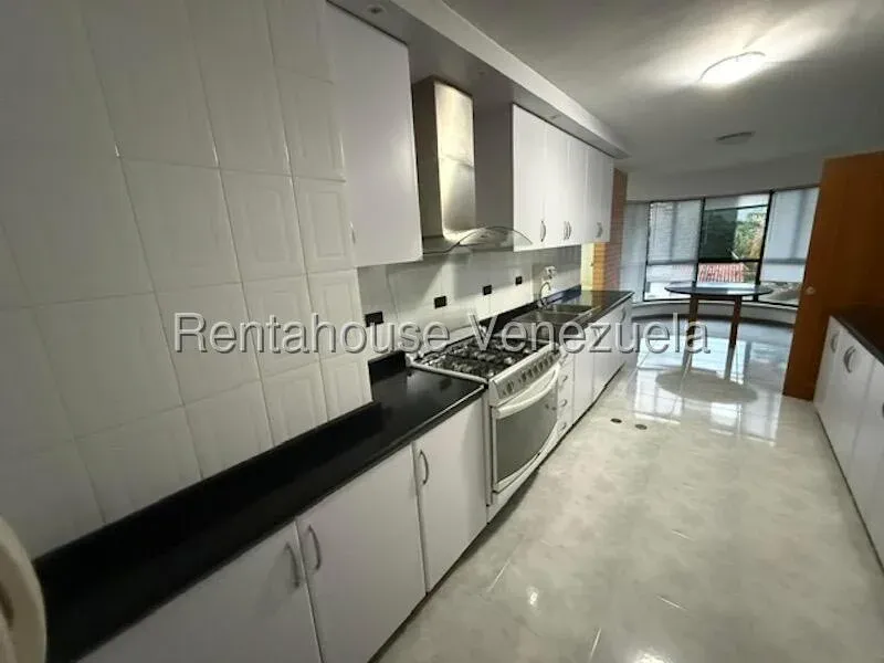 Espacioso Apartamento En Alquiler Urbanización Miranda, Balcón Con Linda Vista Panorámica - 7