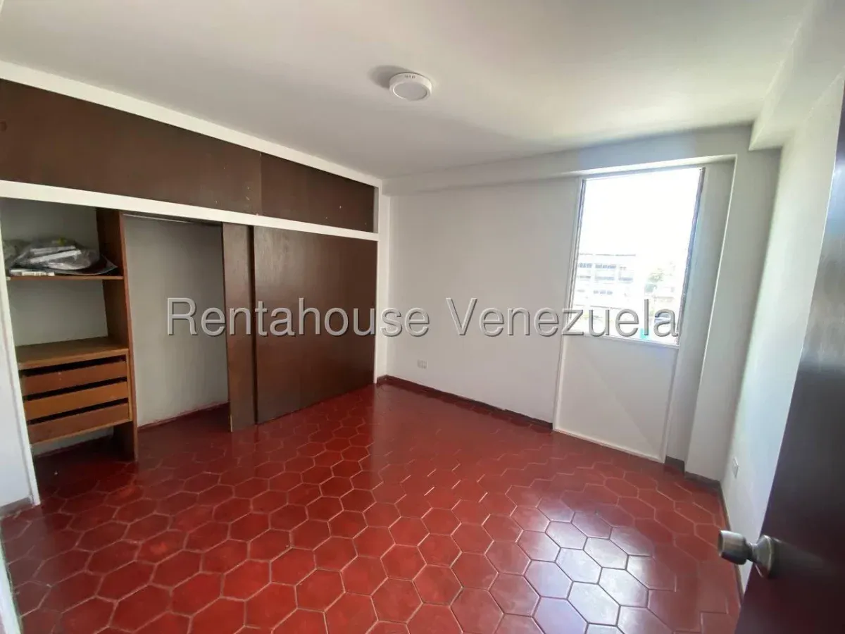 Apartamento En Alquiler Cumbres De Curumo Excelente Iluminación Y Ventilacion - 11