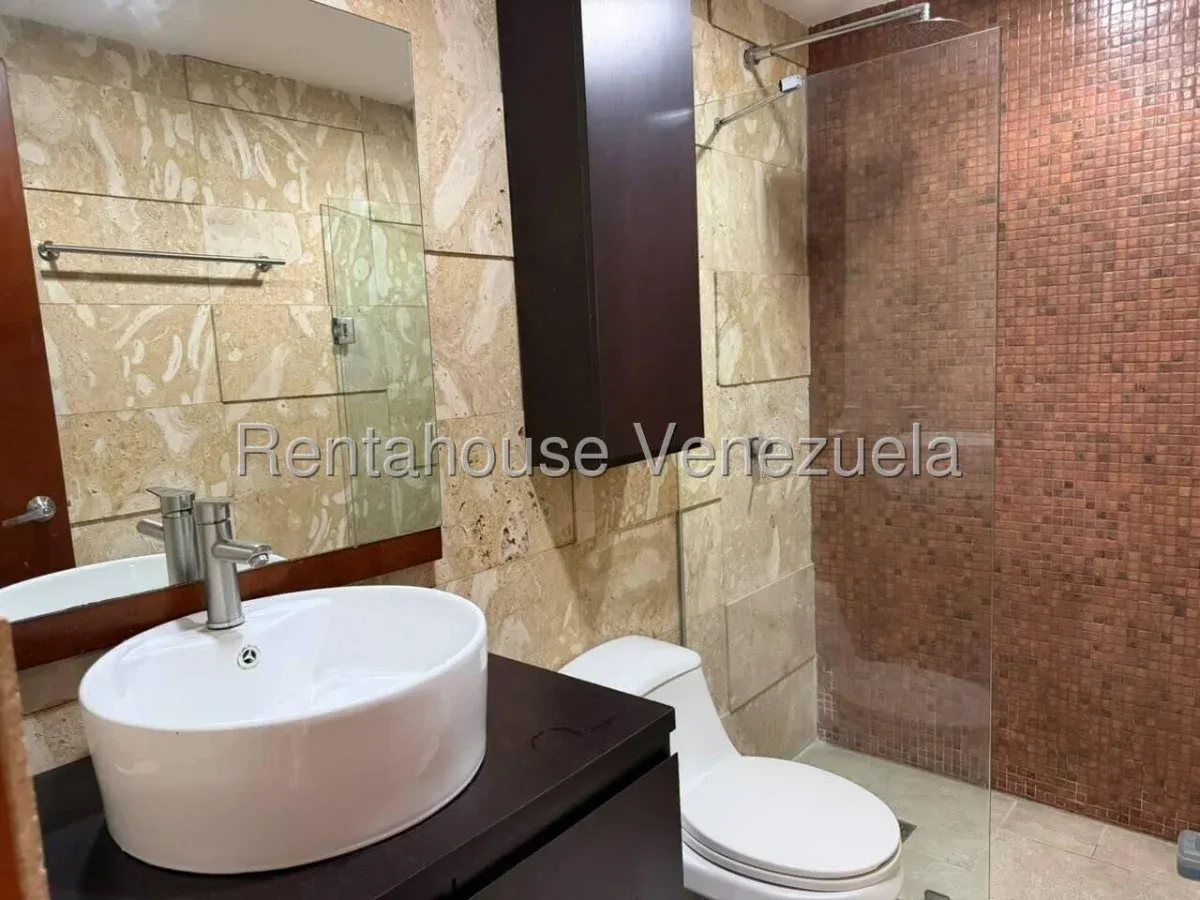 Exclusivo Apartamento Amoblado En Alquiler La Castellana Edificio Con Hermosas Areas Verdes - 8