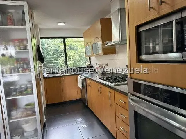 Exclusivo Apartamento Amoblado En Alquiler La Castellana Edificio Con Hermosas Areas Verdes - 4