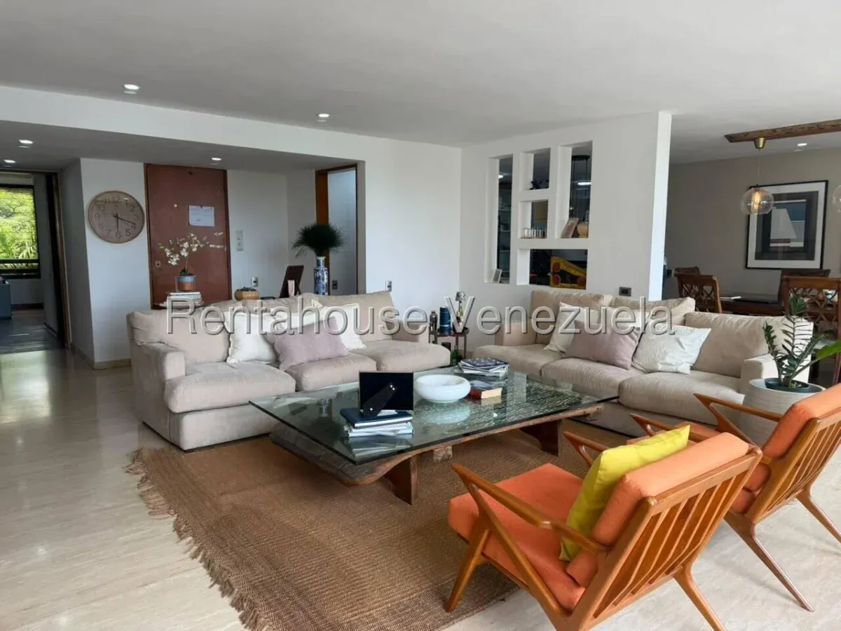 Exclusivo Apartamento Amoblado En Alquiler La Castellana Edificio Con Hermosas Areas Verdes - 2