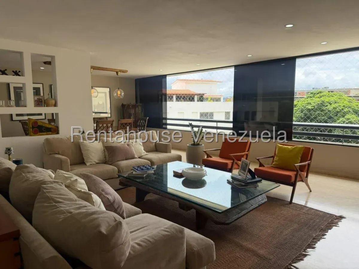 Exclusivo Apartamento Amoblado En Alquiler La Castellana Edificio Con Hermosas Areas Verdes