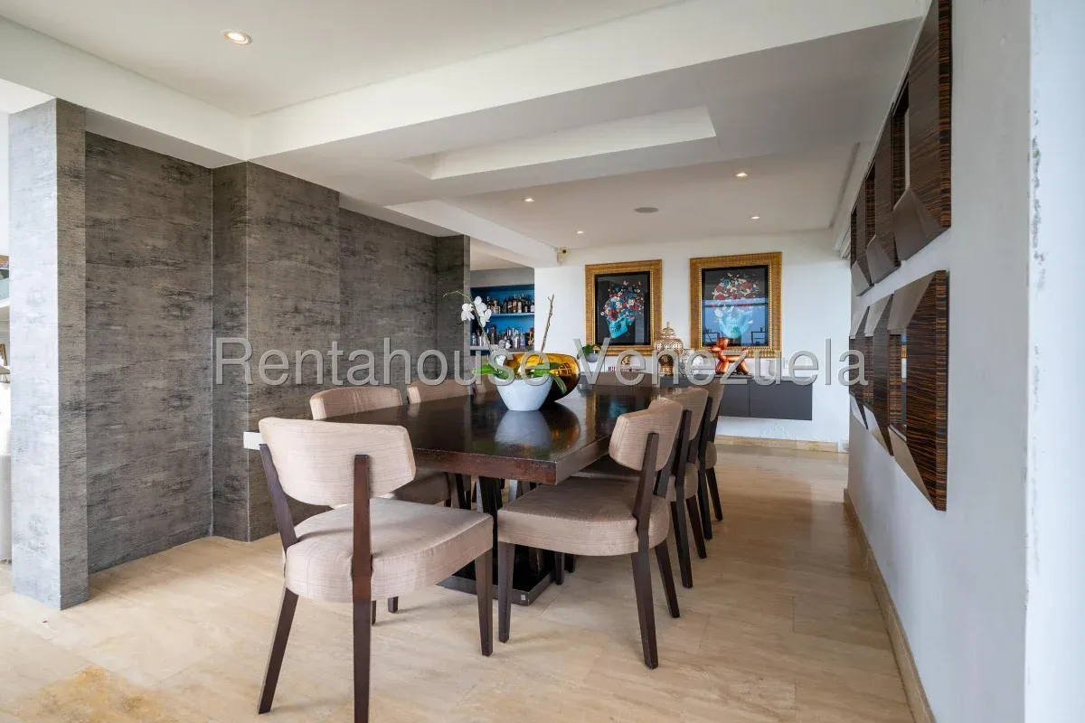 Extraordinaria Casa En Venta Alto Hatillo, Hermoso Jardín Con Área De Parrillera Y Vista Panorámica - 4