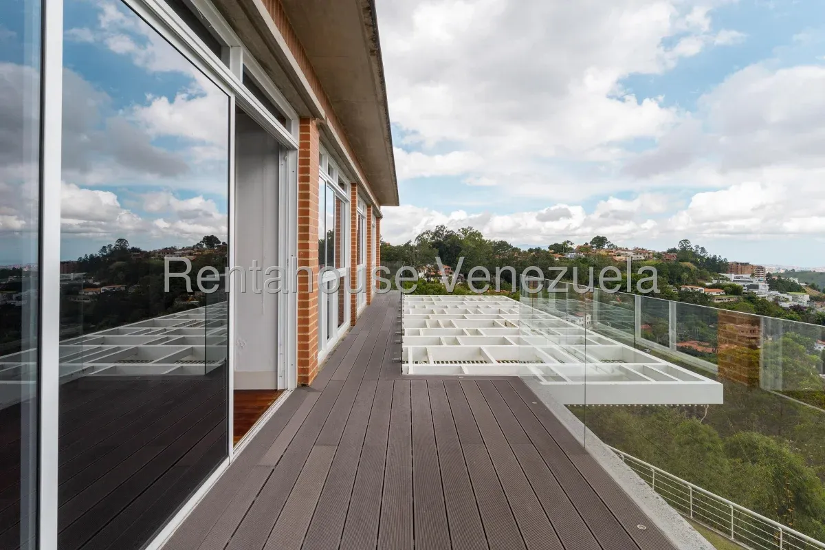 Extraordinaria Casa En Venta Alto Hatillo, Hermoso Jardín Con Área De Parrillera Y Vista Panorámica - 10