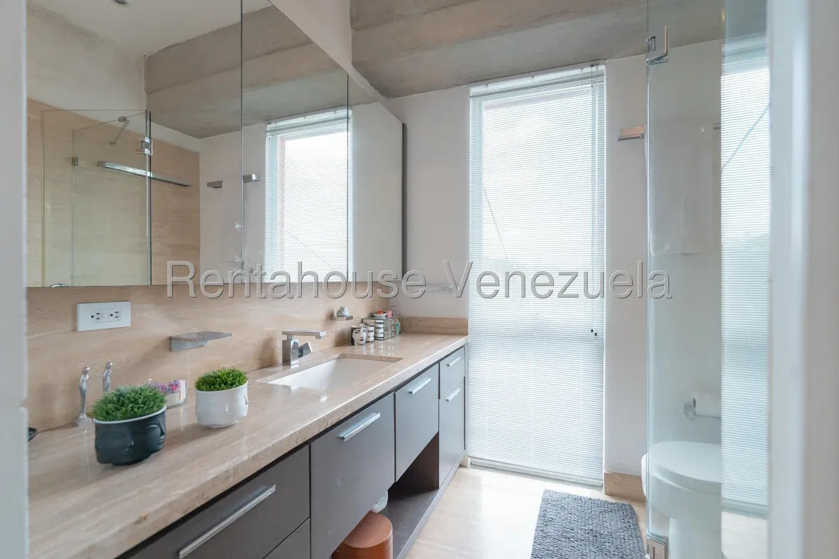 Extraordinaria Casa En Venta Alto Hatillo, Hermoso Jardín Con Área De Parrillera Y Vista Panorámica - 15