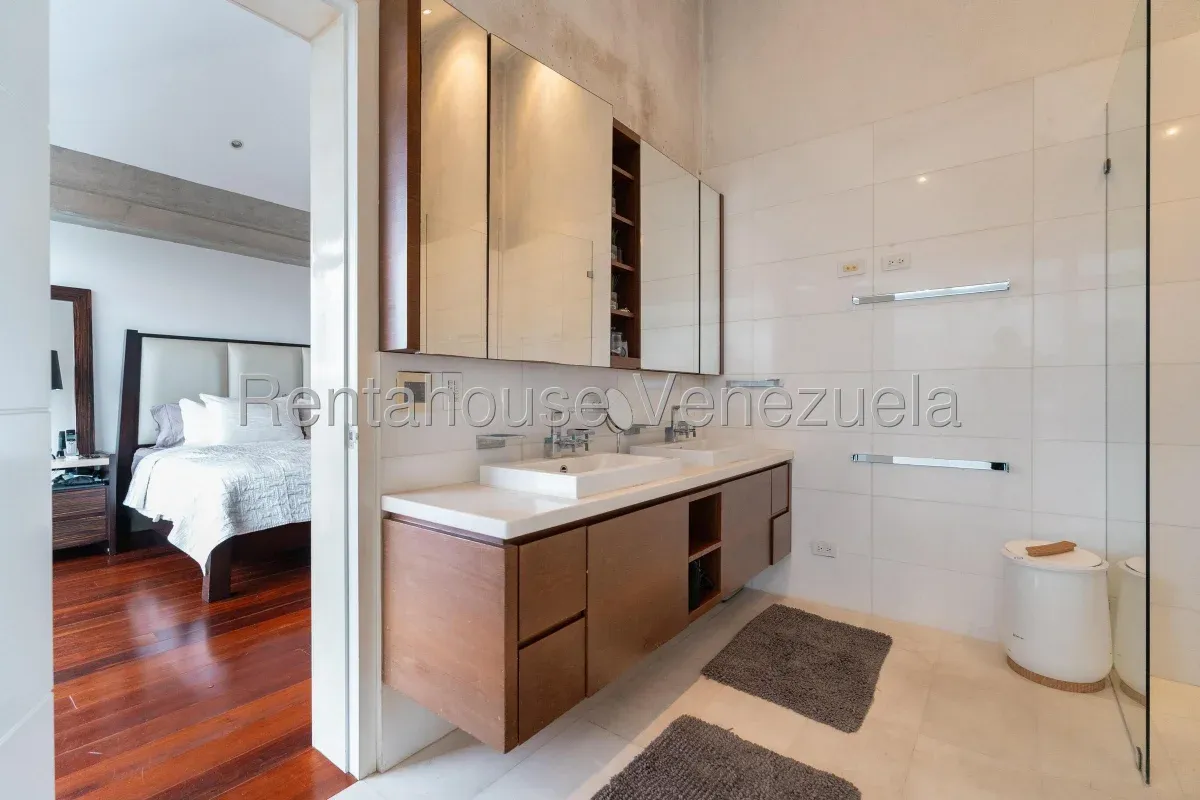 Extraordinaria Casa En Venta Alto Hatillo, Hermoso Jardín Con Área De Parrillera Y Vista Panorámica - 24