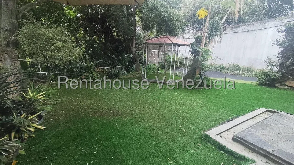 Acogedora Casa En Alquiler El Marques, Lindos Jardines Calle Cerrada