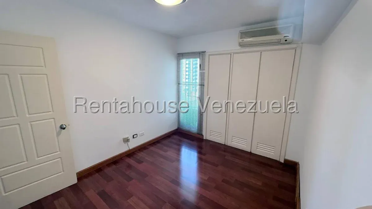 Maravilloso Apartamento En Venta Los Dos Caminos, Espacioso, Piso Bajo - 14