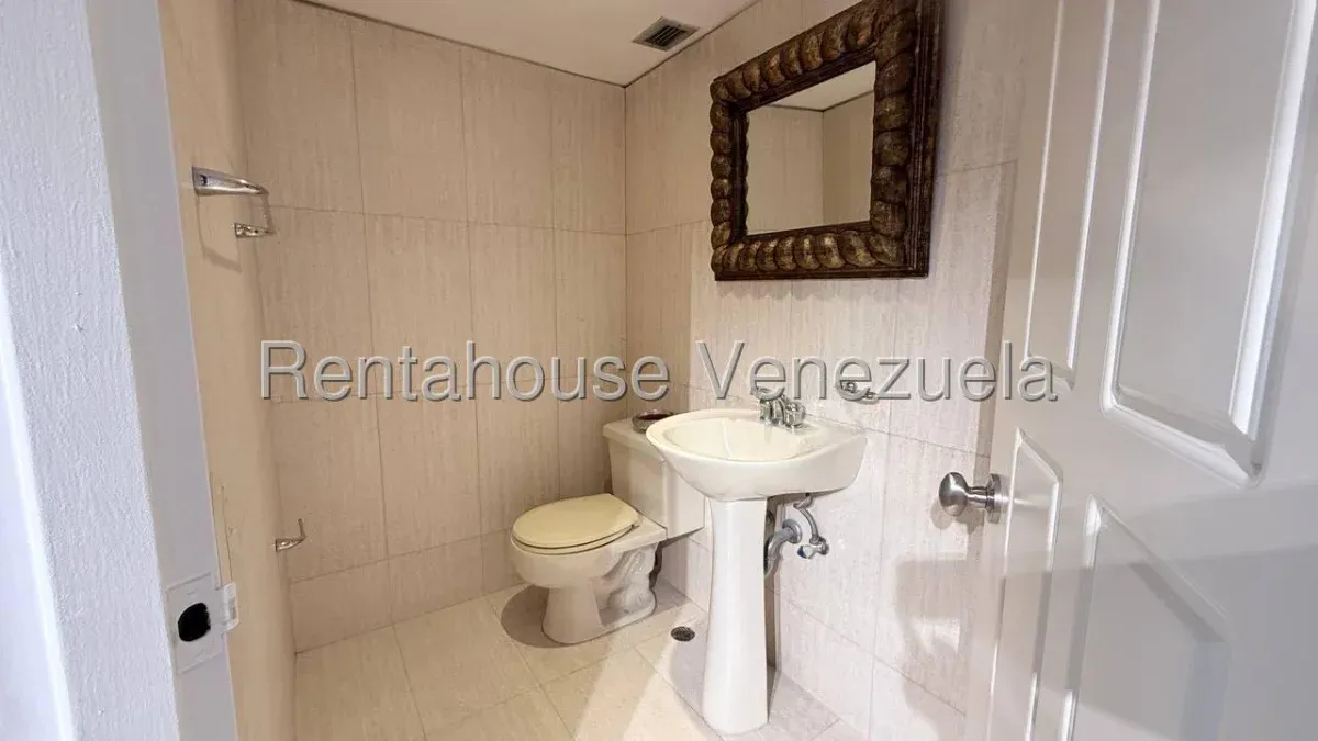 Maravilloso Apartamento En Venta Los Dos Caminos, Espacioso, Piso Bajo - 17